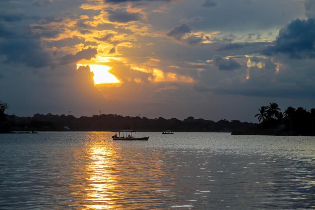 Hotel Peten Express Флорес Экстерьер фото